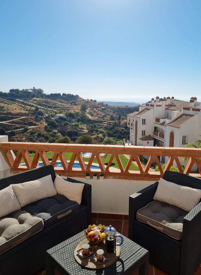 Elegant Apartment With Fantastic Views At The Top Of Calahonda Sitio de Calahonda المظهر الخارجي الصورة